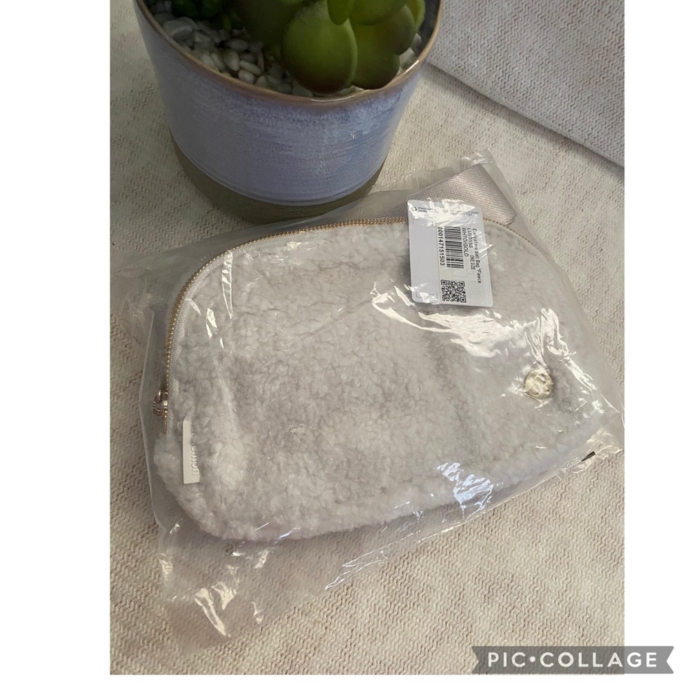 ✨🆕✨Brand New Lululemon Everywhere Belt Bag 1L Fleece - Picture 2 of 7